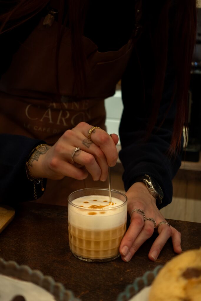 préparation d'un café chez anne caron à rouen