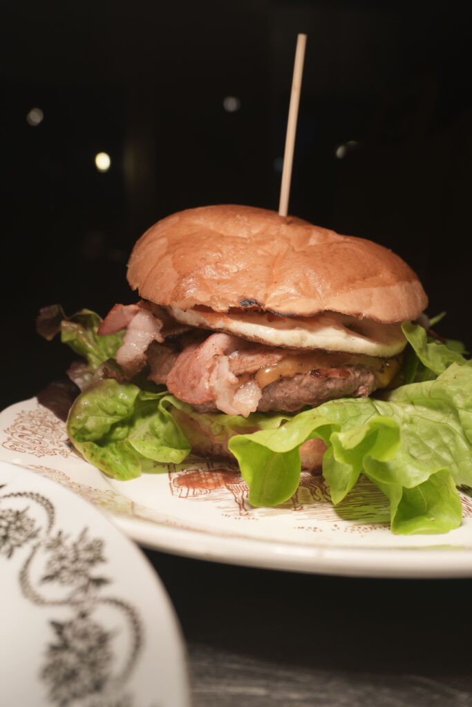 Un burger au restaurant Spud Bencer au Havre