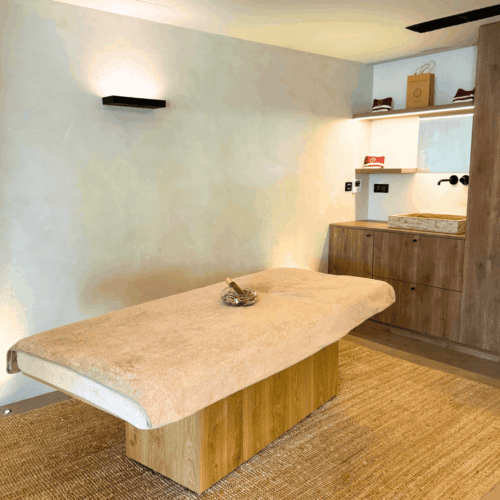 table de massage au spa oppocalm à ainhoa