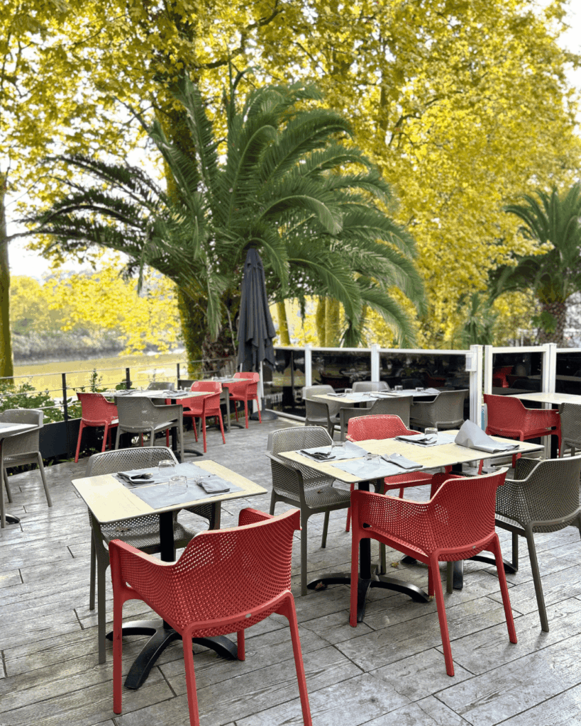 terrasse de la brasserie de la nive à bayonne