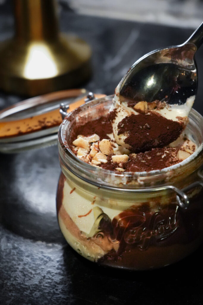 Cuillère dans un tiramisu de chez Viaggio à Orléans