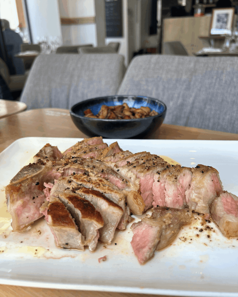Une assiette de viande de La Table de Michel