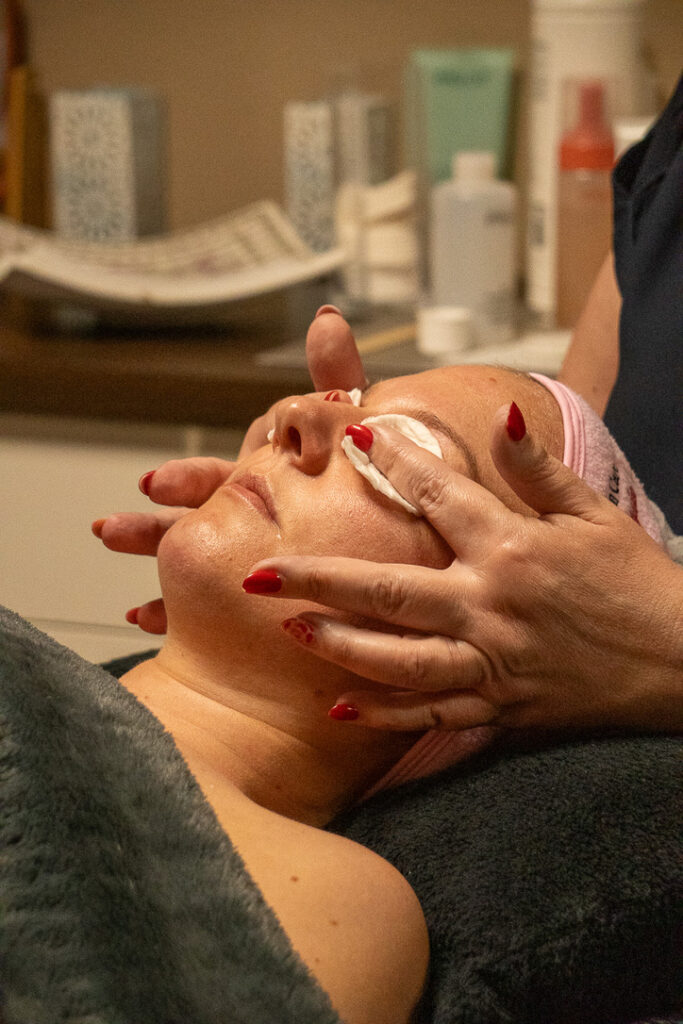 Massage, soin du visage, gommage, épilation, manucure : chez Prélude Beauté, on prend soin de soi de la tête aux pieds