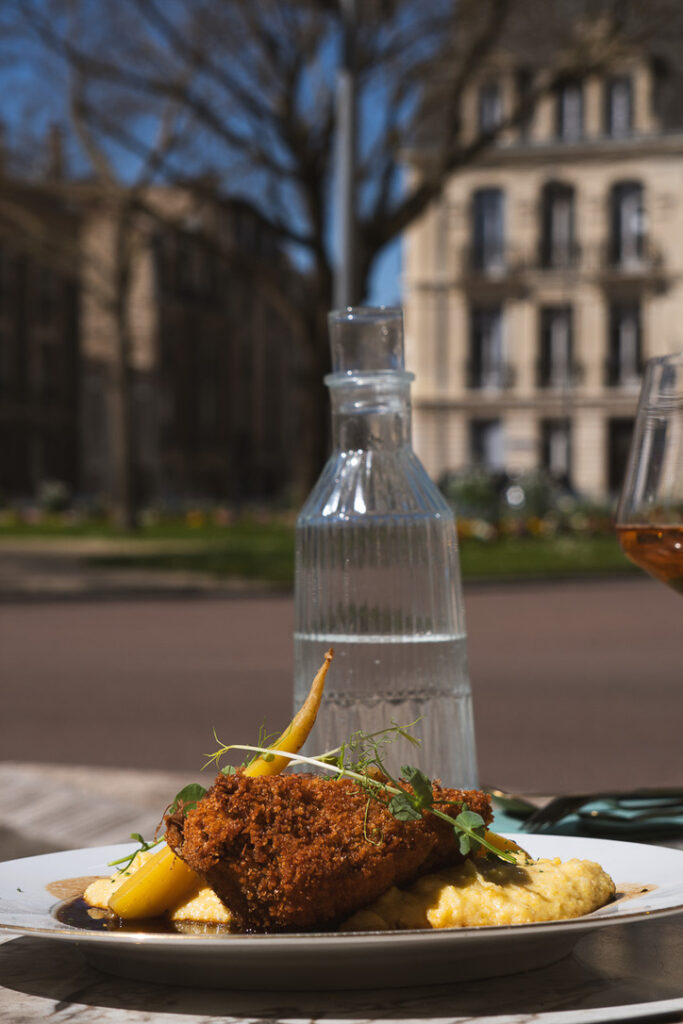 Bulle 1924 propose un menu bouillon ou des plats à la carte