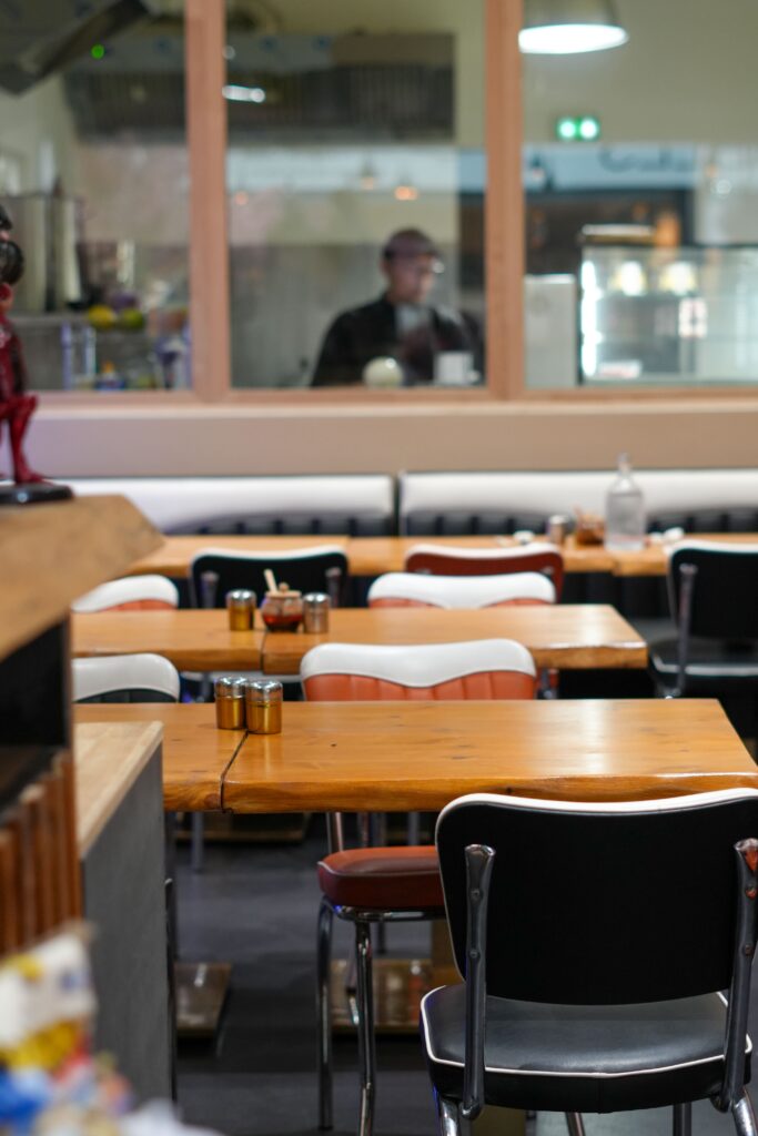 Des tables chez Bubble Manga au Havre