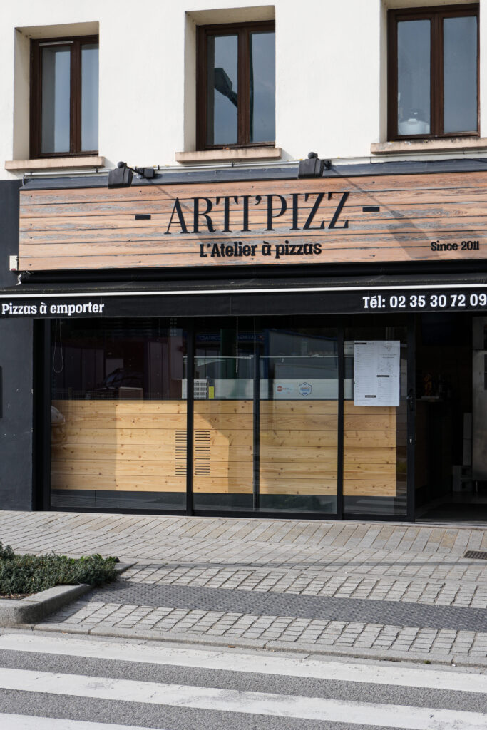 Une devanture du restaurant Artipizz à Epouville