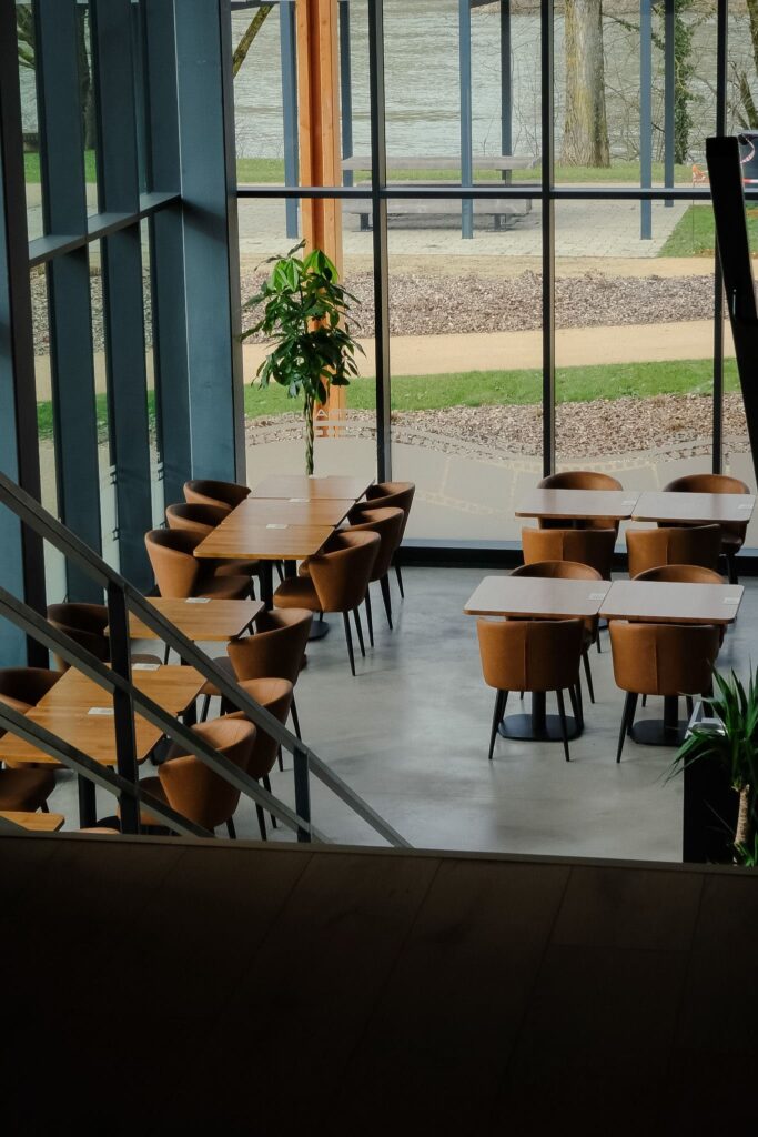 Salle intérieur du restaurant Les Epicuriens à Dole