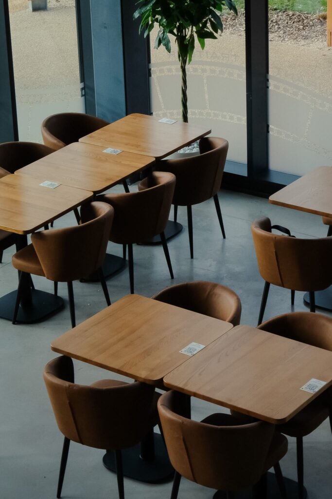 Salle intérieur du restaurant Les Epicuriens à Dole