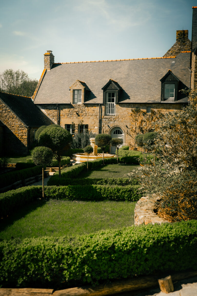 LE MANOIR DES DOUETS FLEURIS
