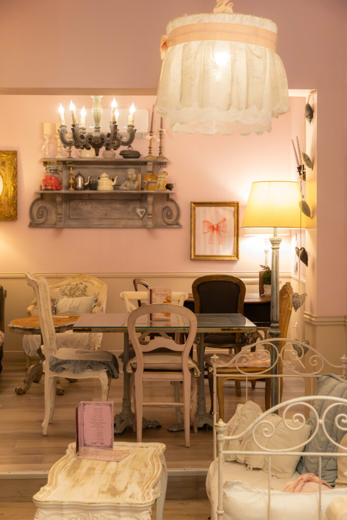 La salle girly de Délice Cake à Narbonne