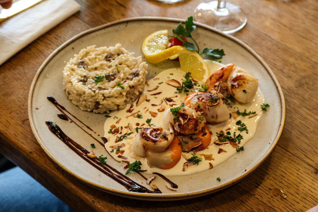 Les Demoiselles plat