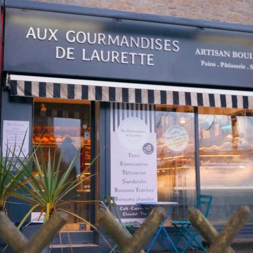 La devanture de la boulangerie Aux Gourmandises de Laurette
