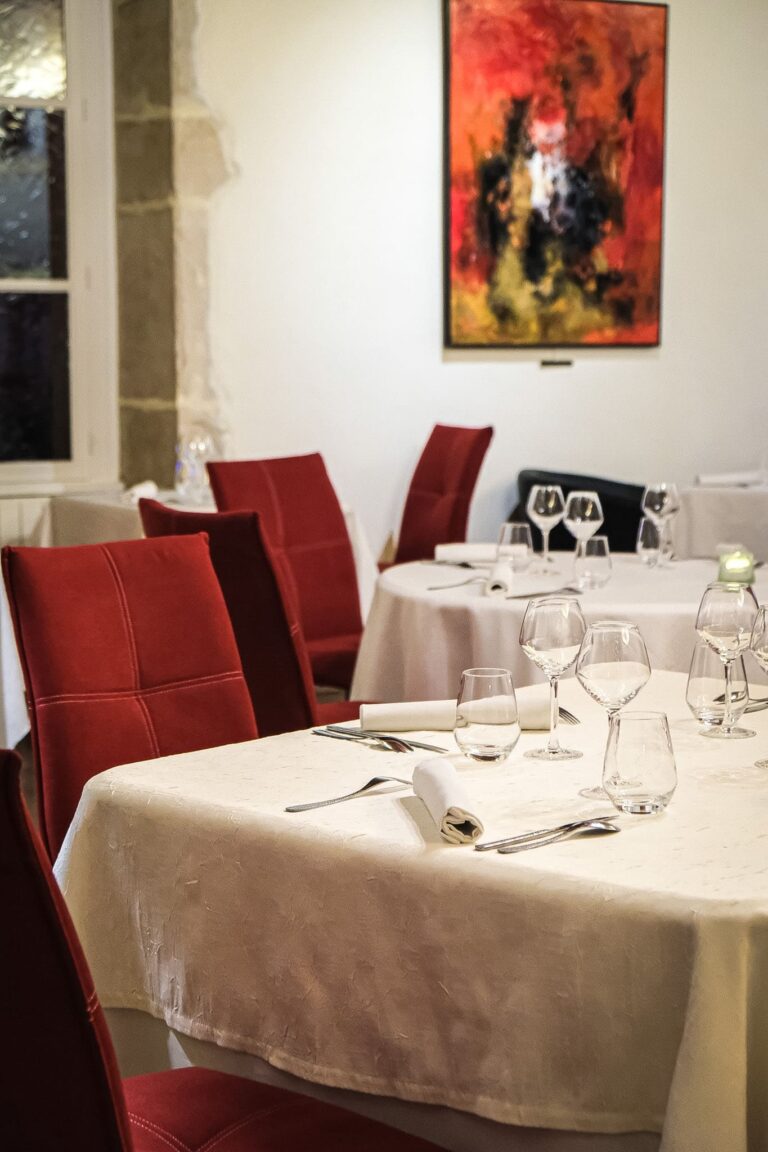 Salle du restaurant La Prévôté à Gray