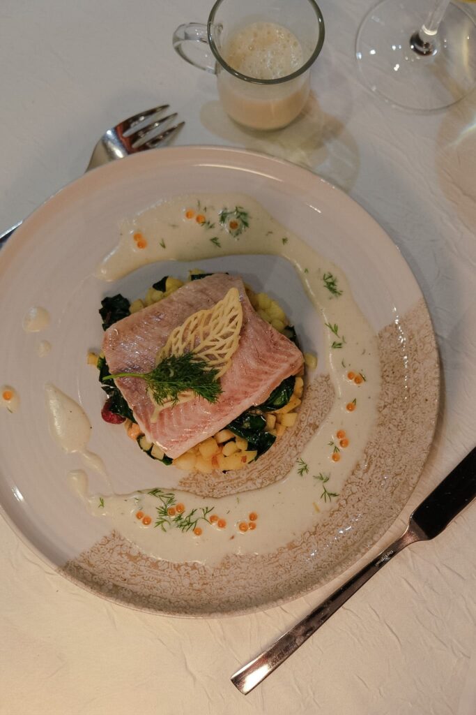 Plat de poisson à la carte au restaurant La Prévôté à Gray
