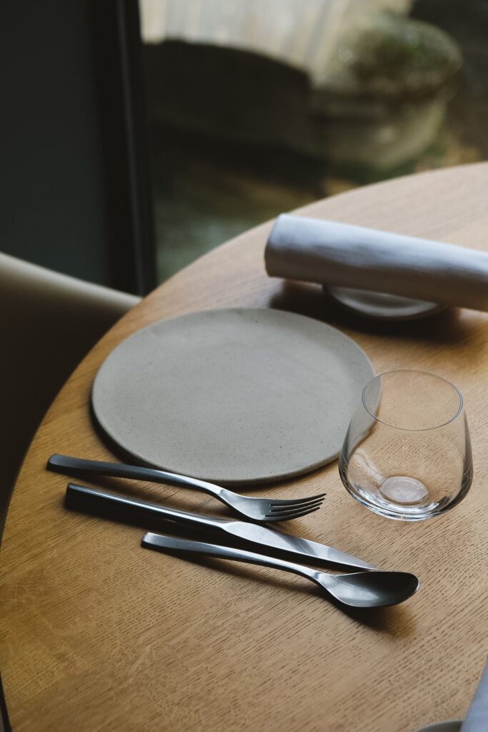 Table dressée au restaurant le Bistronome à Arbois