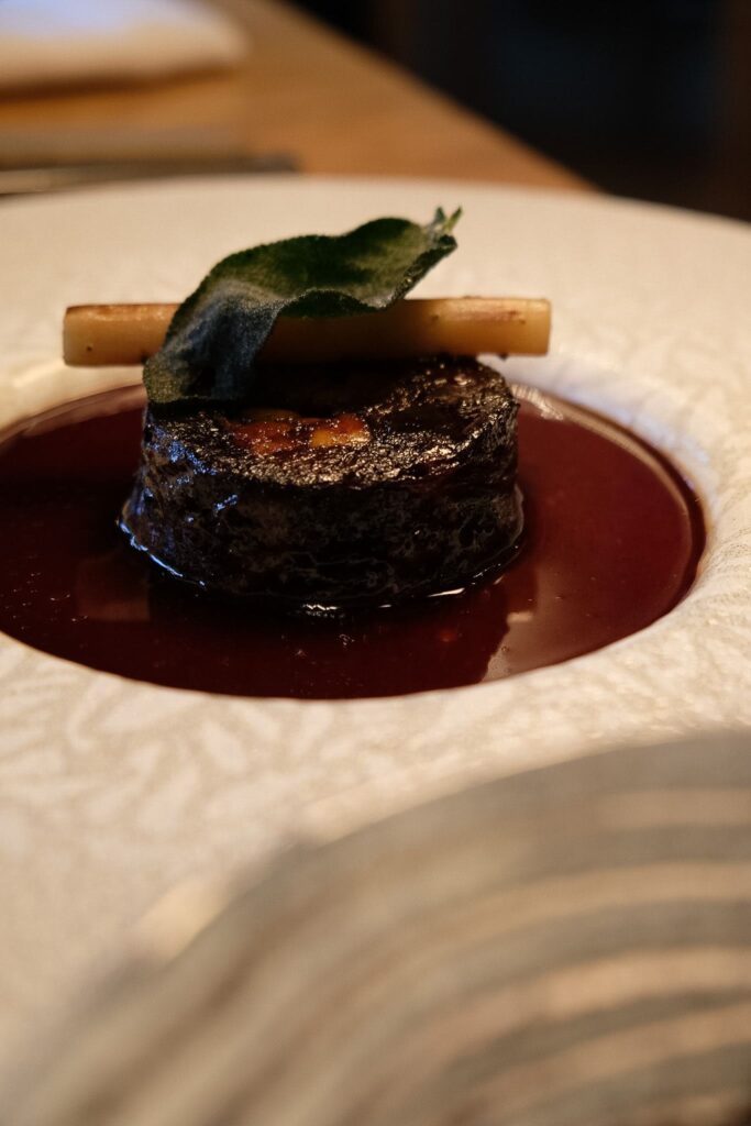 Plat de viande en sauce au restaurant Le Bistronome à Arbois