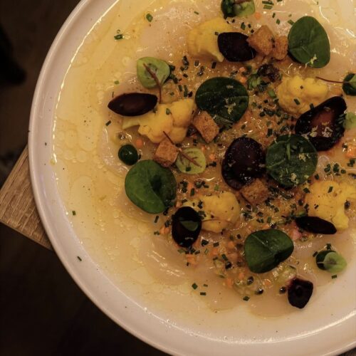 Une entrée carpaccio de Saint Jacques à la carte au Record à Besançon