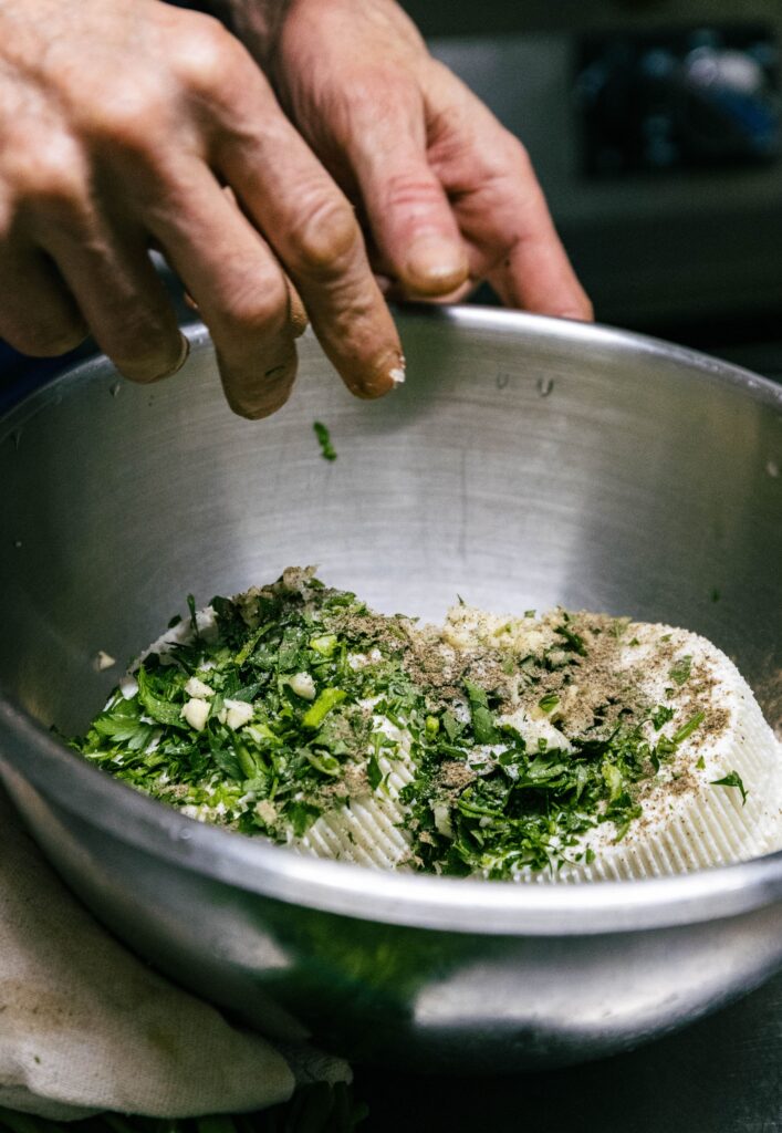Préparation brocciu et persil pour beignets au Micca Nome
