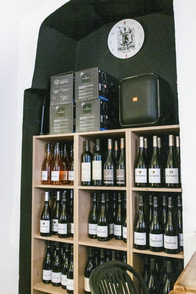 étagère de vins et boissons du Micca Nome
