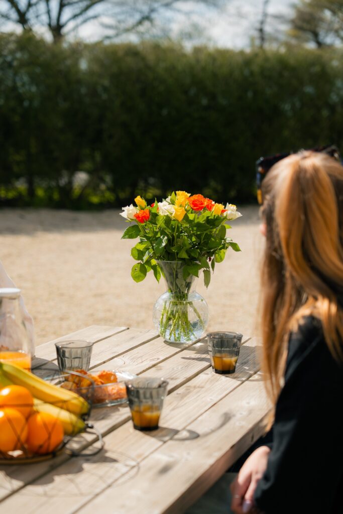 Un déjeuner un exterieur au Gîte de Quinfromel