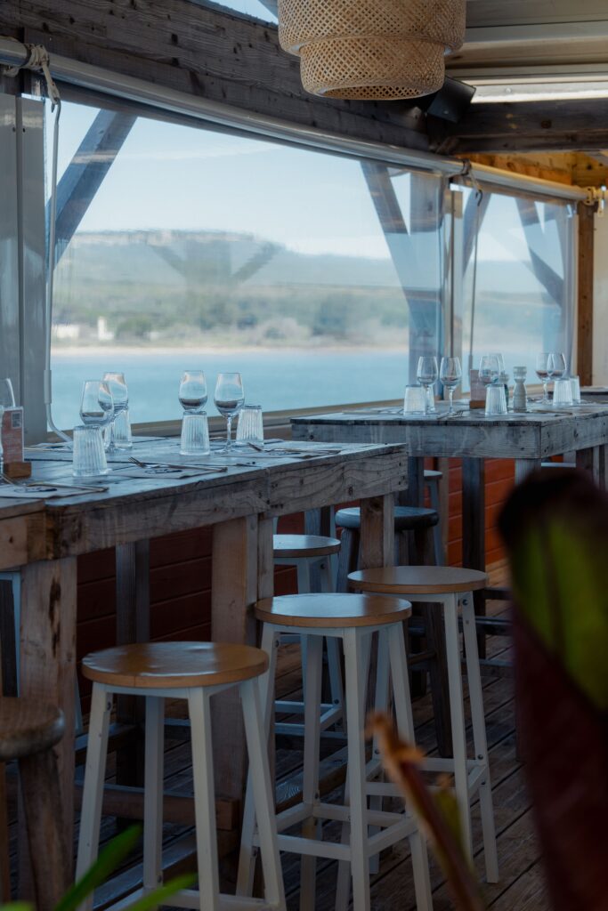 Les tables hautes du Mamamouchi à Gruissan