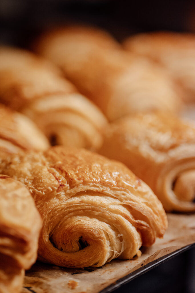 Les pains au chocolat de la boulangerie pâtisserie Aux Délices du Ventoux à Malaucène