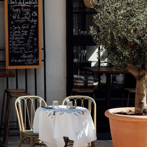 La terrasse de la brasserie Café Reymond à Avignon