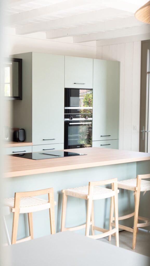 Cuisine de la Villa du Lac, villa en bois à proximité du lac de Cazaux.