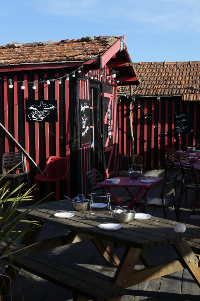 Terrasse de la cabane de dégustation ostréicole, by Cayouckette, au port de Larros à Gujan-Mestras.