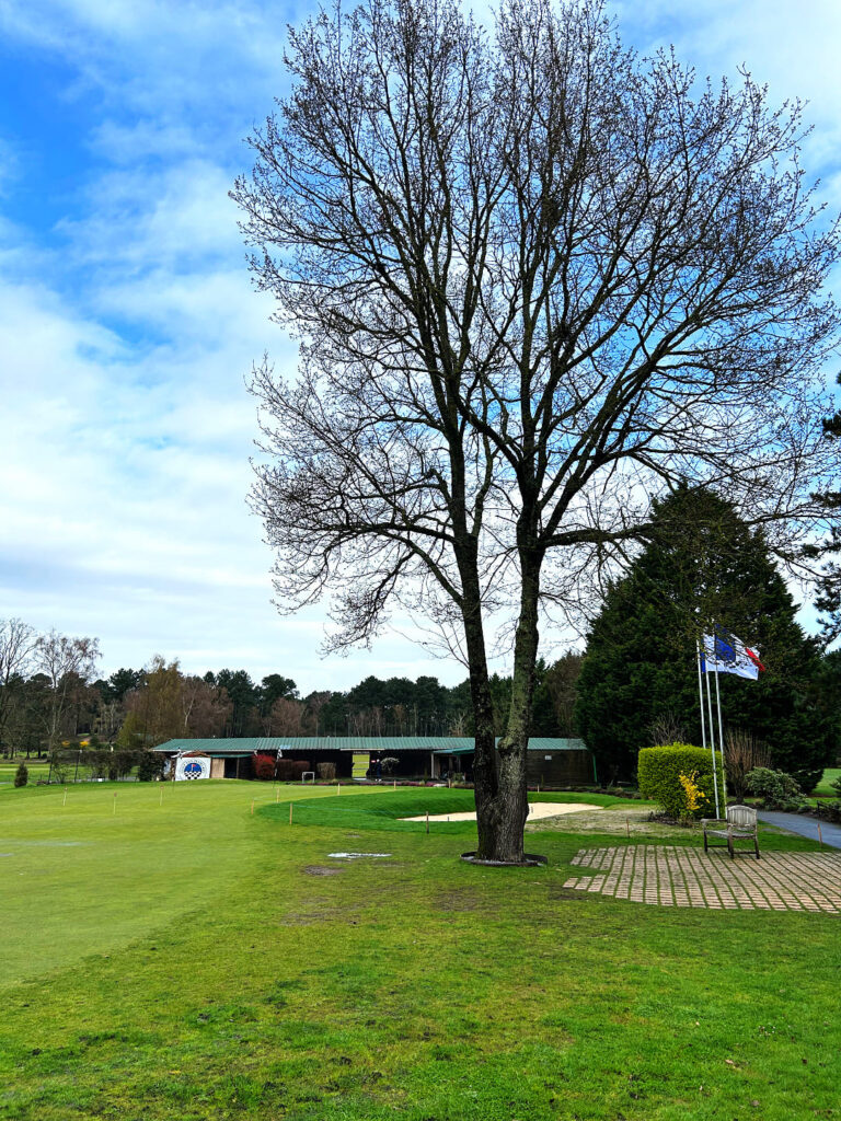 extérieur du restaurant O'Resto du Golf à Mulsanne près de Le Mans