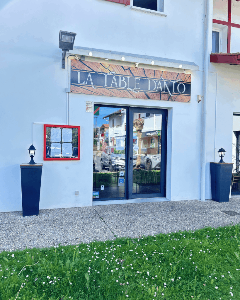 exterieur de la table d'anto à saint pee sur nivelle