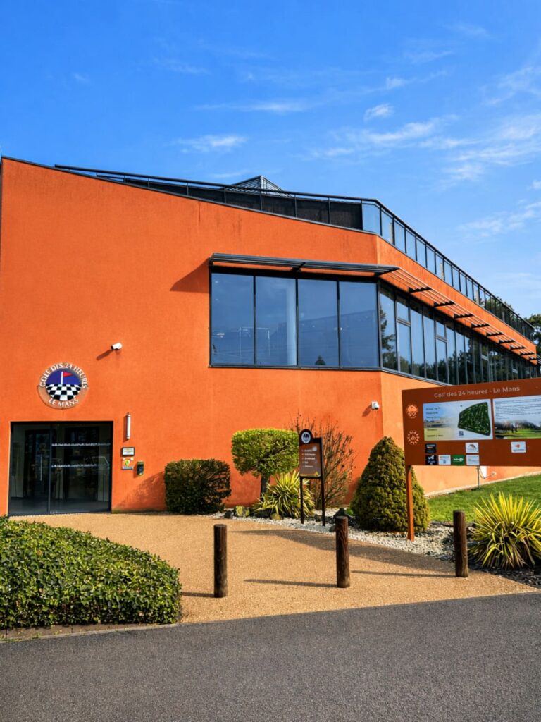 exterieur restaurant O'Resto du Golf à Mulsanne près de Le Mans