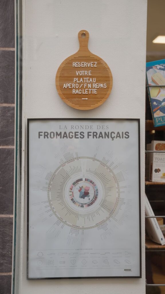 Un tableau des fromages de la fromagerie Caseus