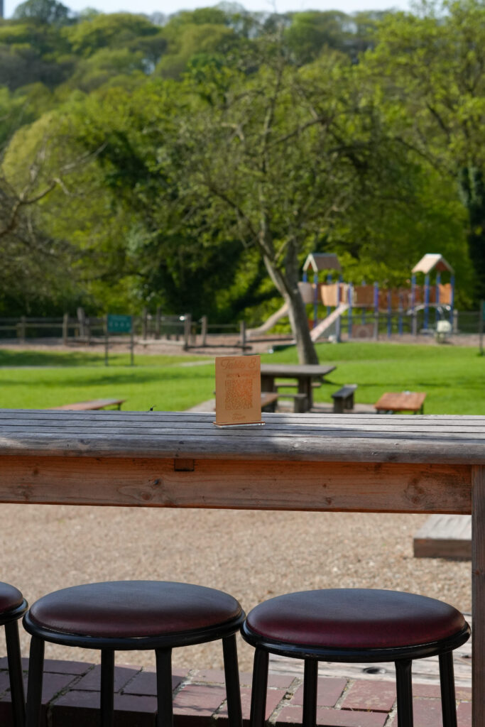 Une table de la Guinguette d'Aboun au parc de Rouelles