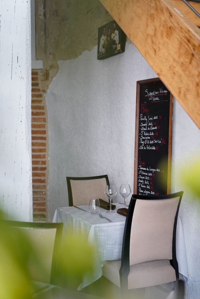 Intérieur poutre et pierre de l'Ardoise à Orléans