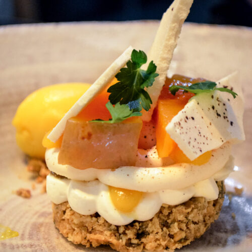 Un dessert courge et chocolat blanc du restaurant Les bartavelles à Tours