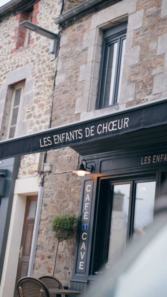 La devanture de la cave Les Enfants de Choeur