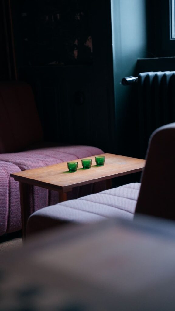 Une table dans la cave Les Enfants de Choeur