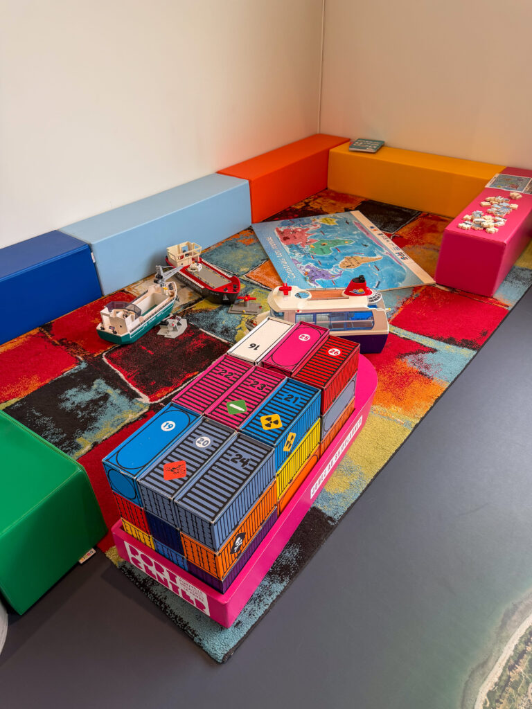 Des conteneurs du LH Port Center au Havre