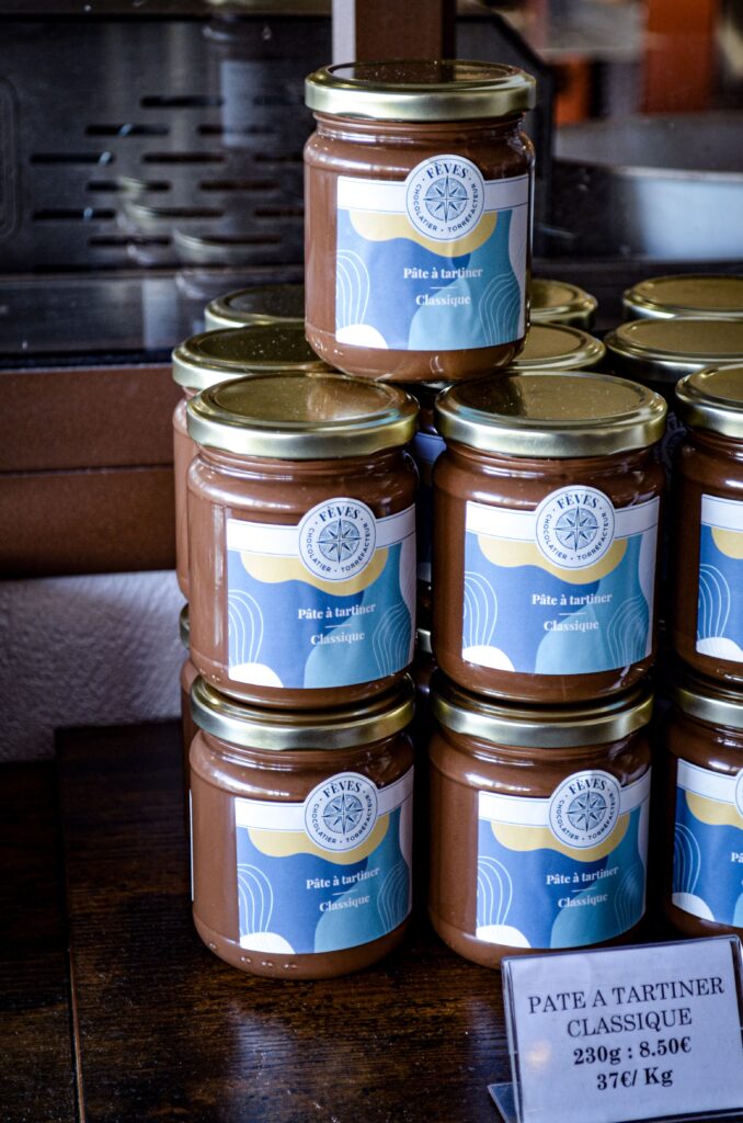 Des pots de pâte à tartiner de la chocolaterie Fèves à Notre-Dame d'Oé