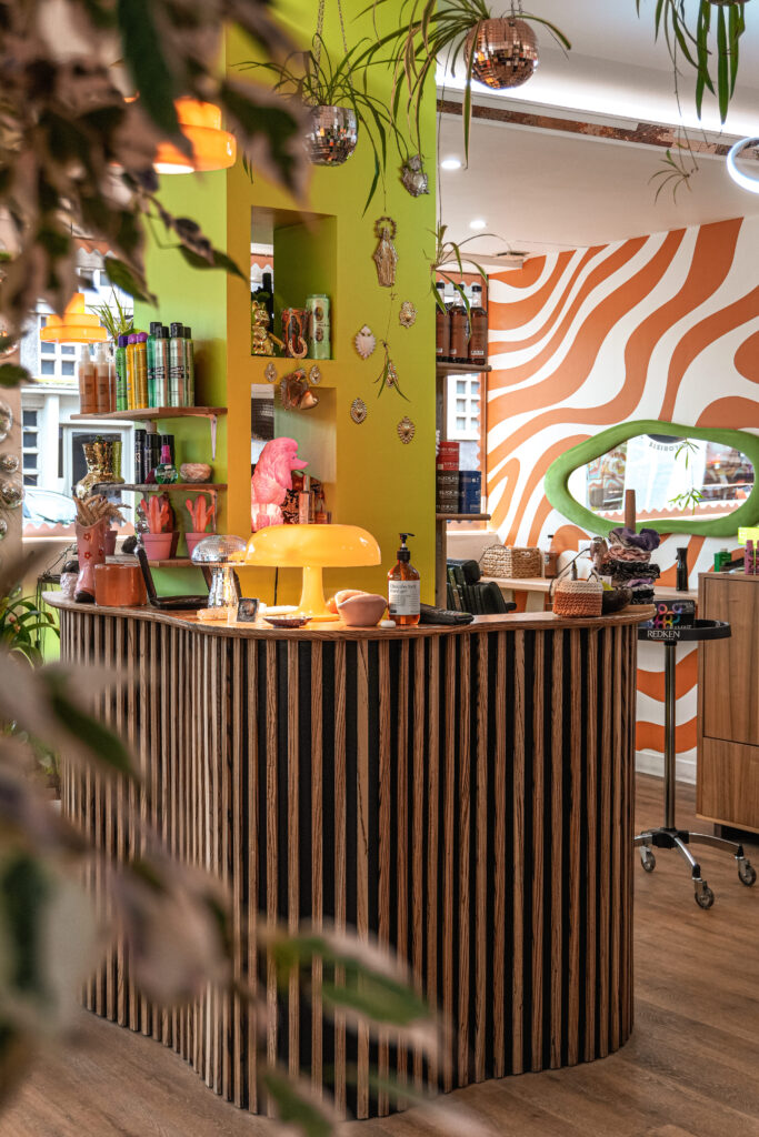 Un comptoir du salon Raphaelle au Havre