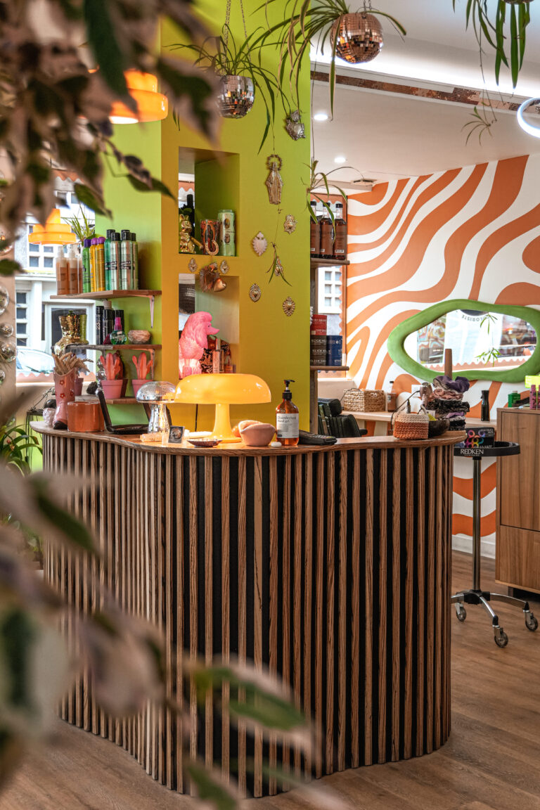 Un comptoir du salon Raphaelle au Havre