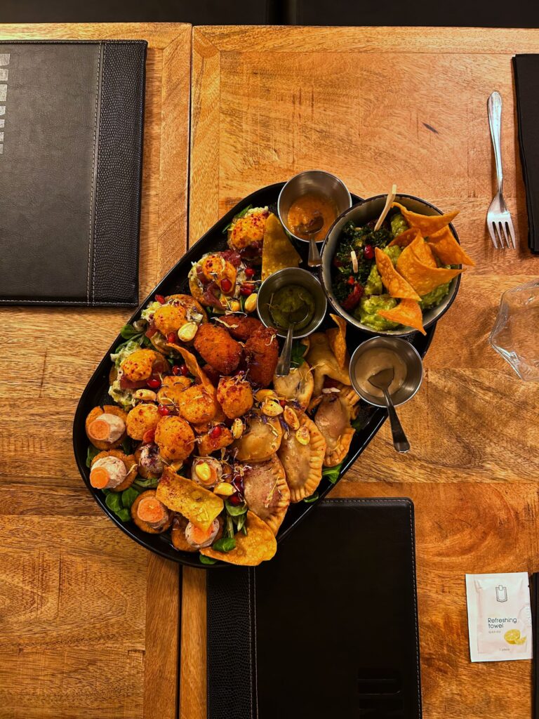 Plats planche tapas à partager Restaurant L'Hatitude, tapas à partager, cuisine aux influences d'Amérique latine