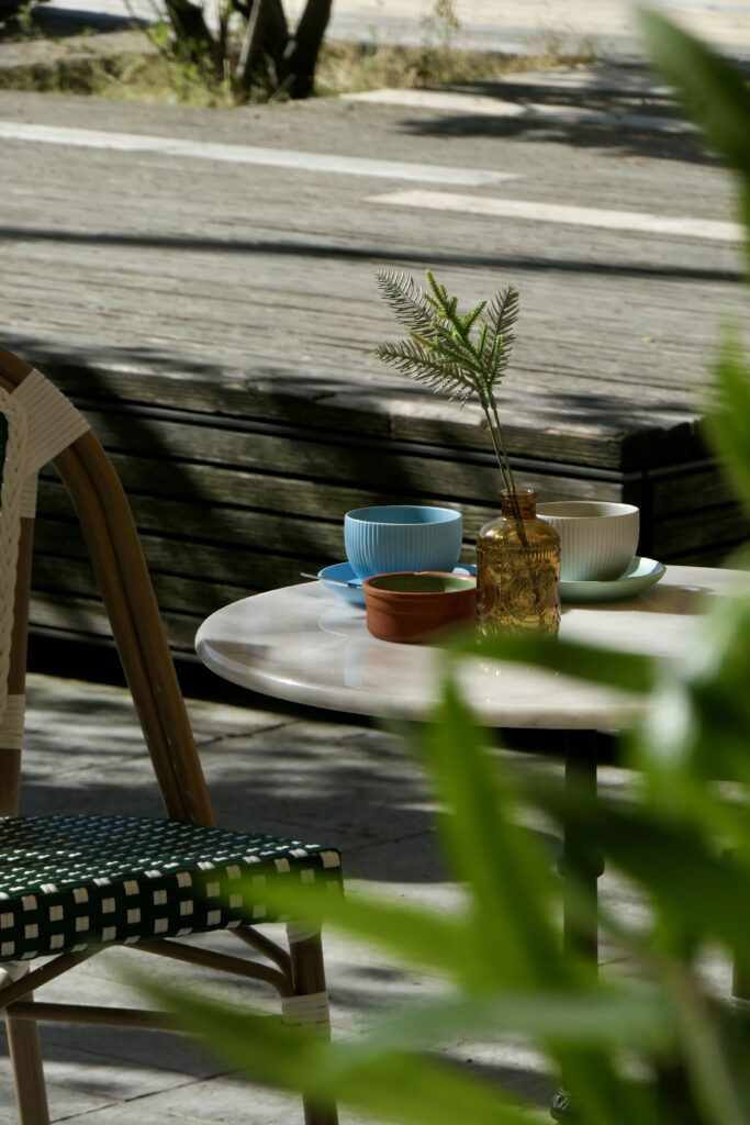 Terrasse du restaurant et épicerie italienne Dolce Testa à la Teste-de-Buch.