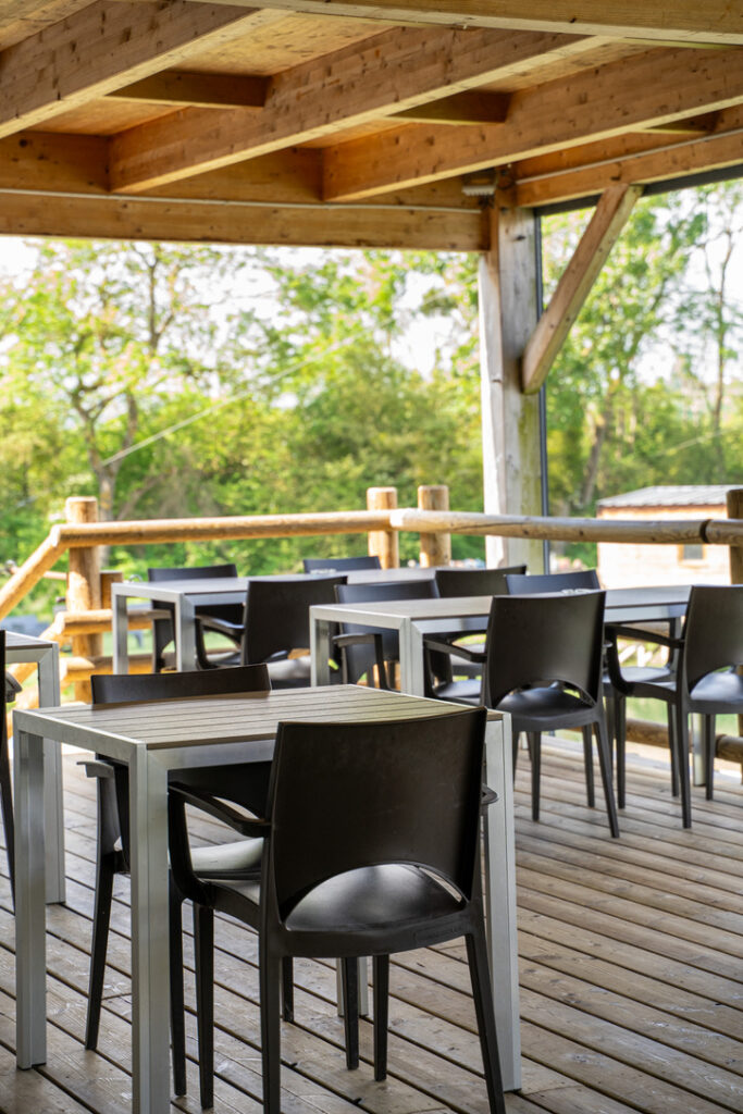 Le Champagne Wake Park dispose d'une grande terrasse