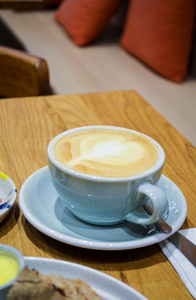 Un café de spécialité du coffee shop/cantine Amuni Café à Tours