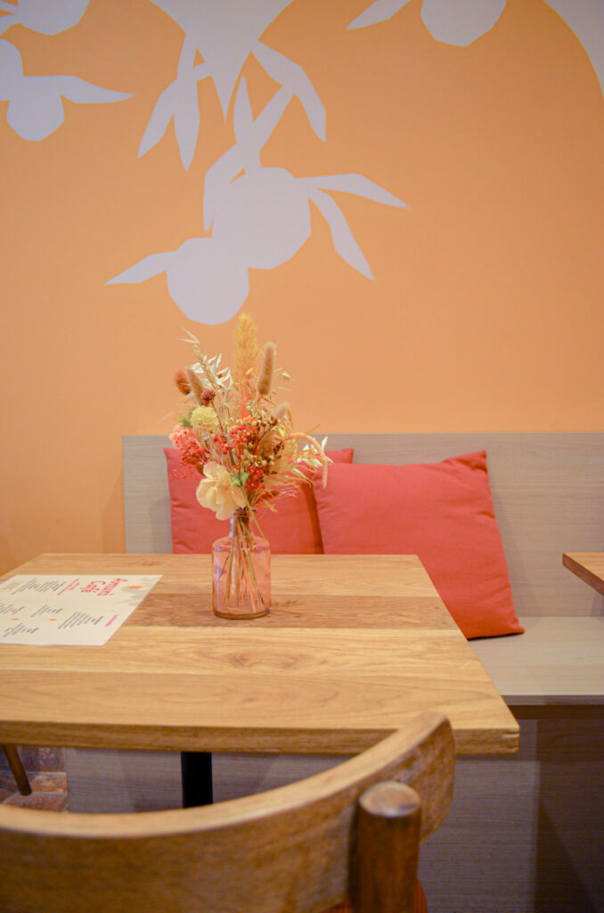 La décoration du coffee shop/cantine Amuni Café à Tours