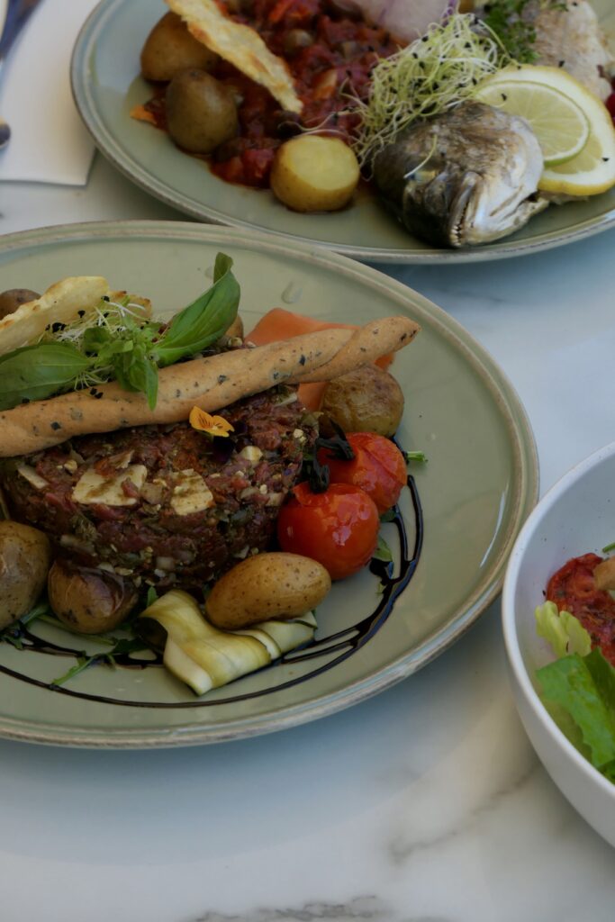Plats à la carte du restaurant méditerranéen Tamaris à Arcachon.