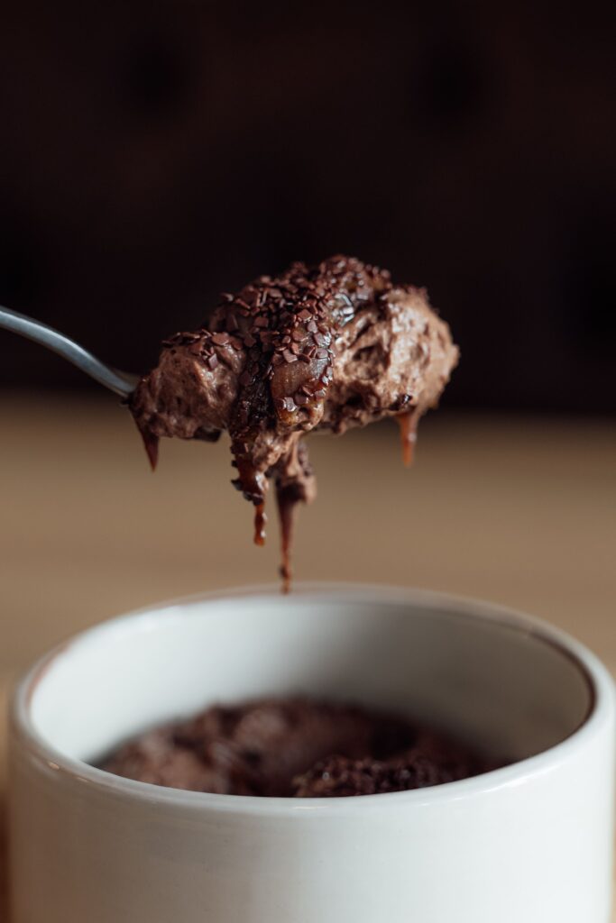 L'incroyable mousse au chocolat, caramel beurre salé et huile d'olive du restaurant Aux Envies