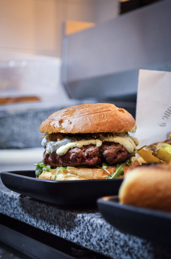 Le burger Tourangeau du restaurant La Baraque à Burger à Tours